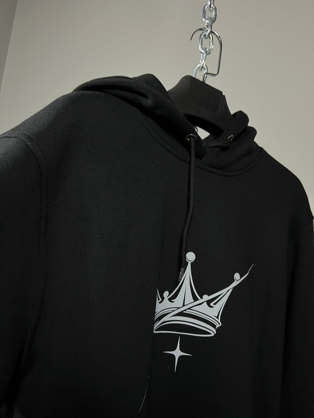 GET AWAY — Taç Baskılı Siyah Hoodie