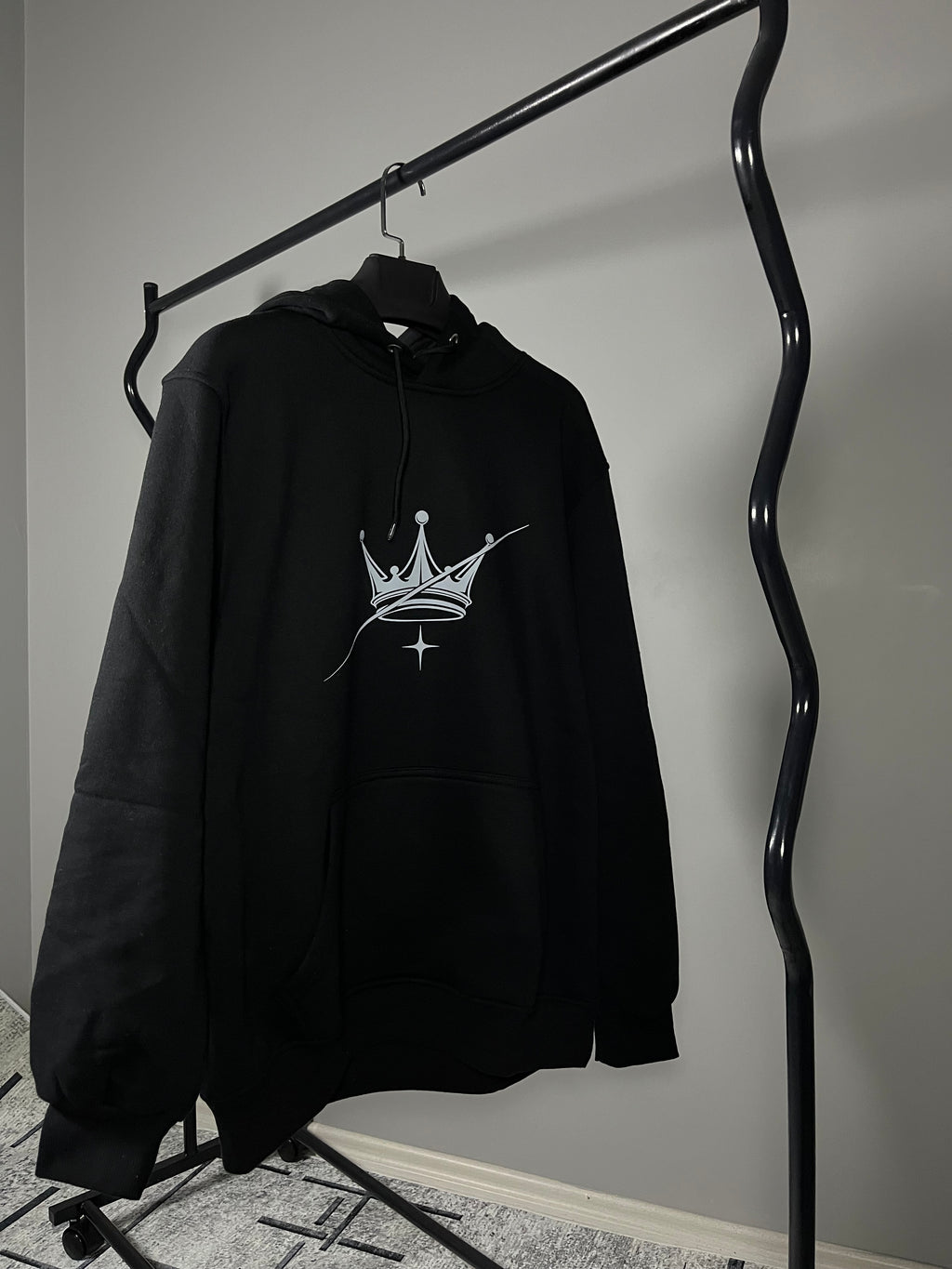 GET AWAY — Taç Baskılı Siyah Hoodie