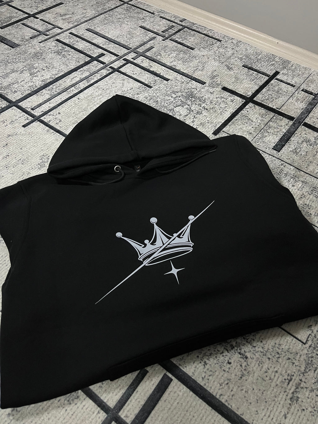 GET AWAY — Taç Baskılı Siyah Hoodie