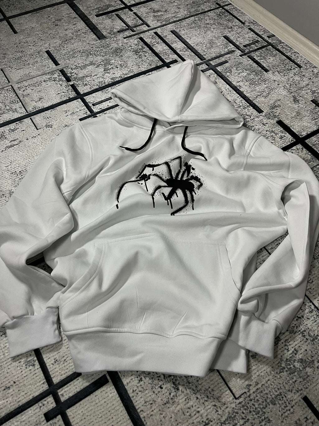 THE PERFECT TRAP — Örümcek Baskılı Hoodie