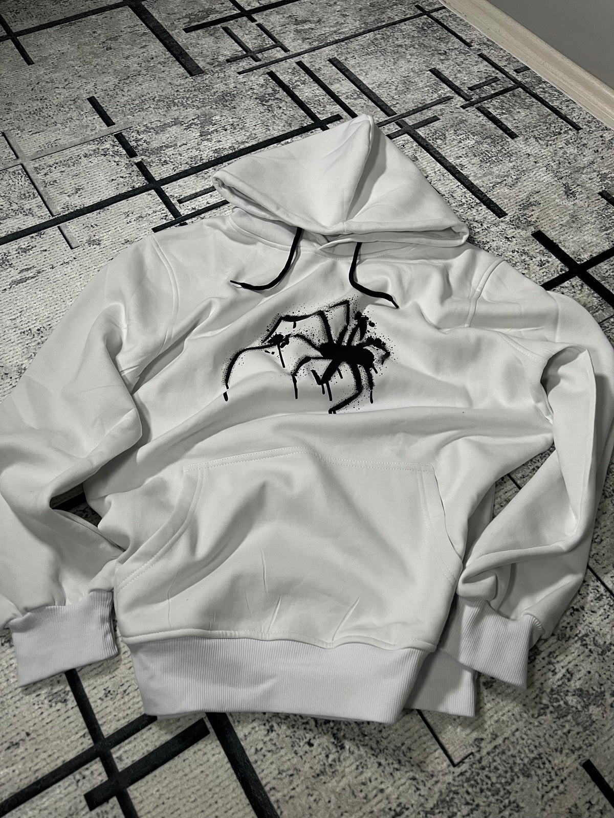 THE PERFECT TRAP — Örümcek Baskılı Hoodie