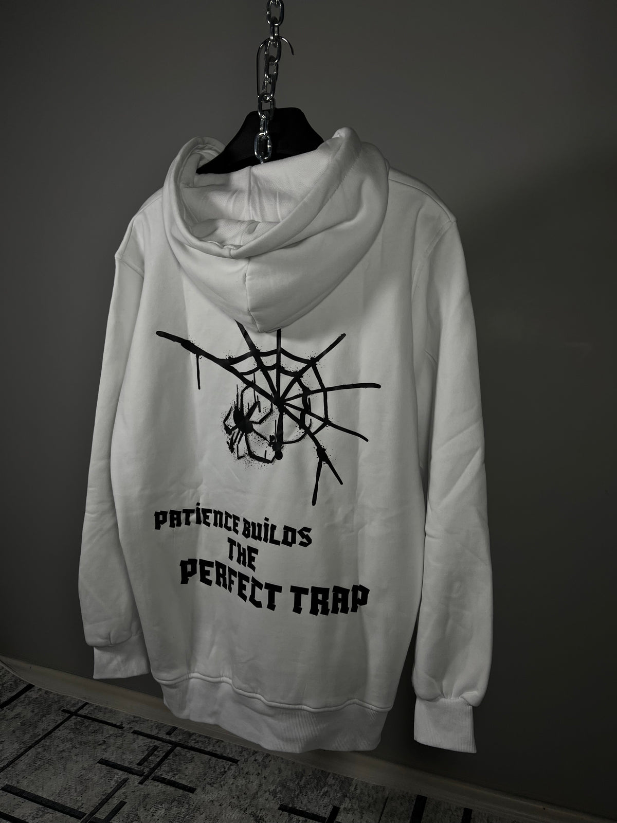 THE PERFECT TRAP — Örümcek Baskılı Hoodie