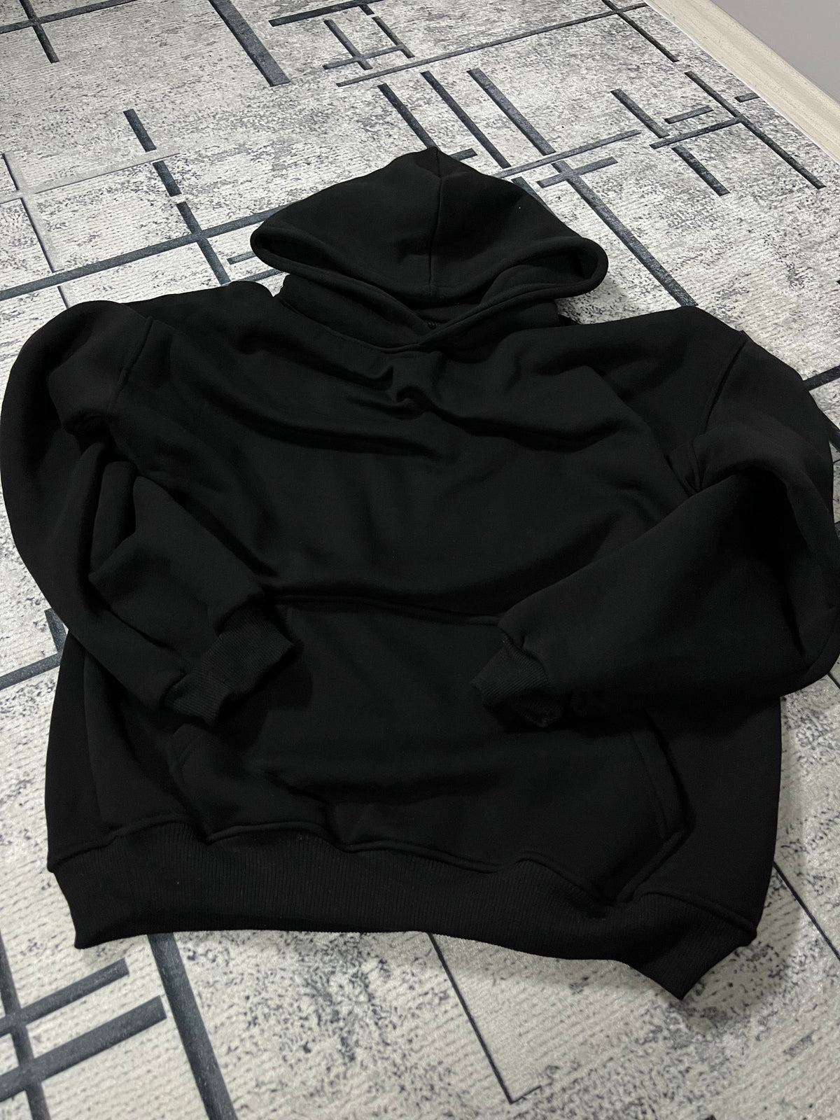 SILENCE IS LUXURY — Siyah Grafik Hoodie