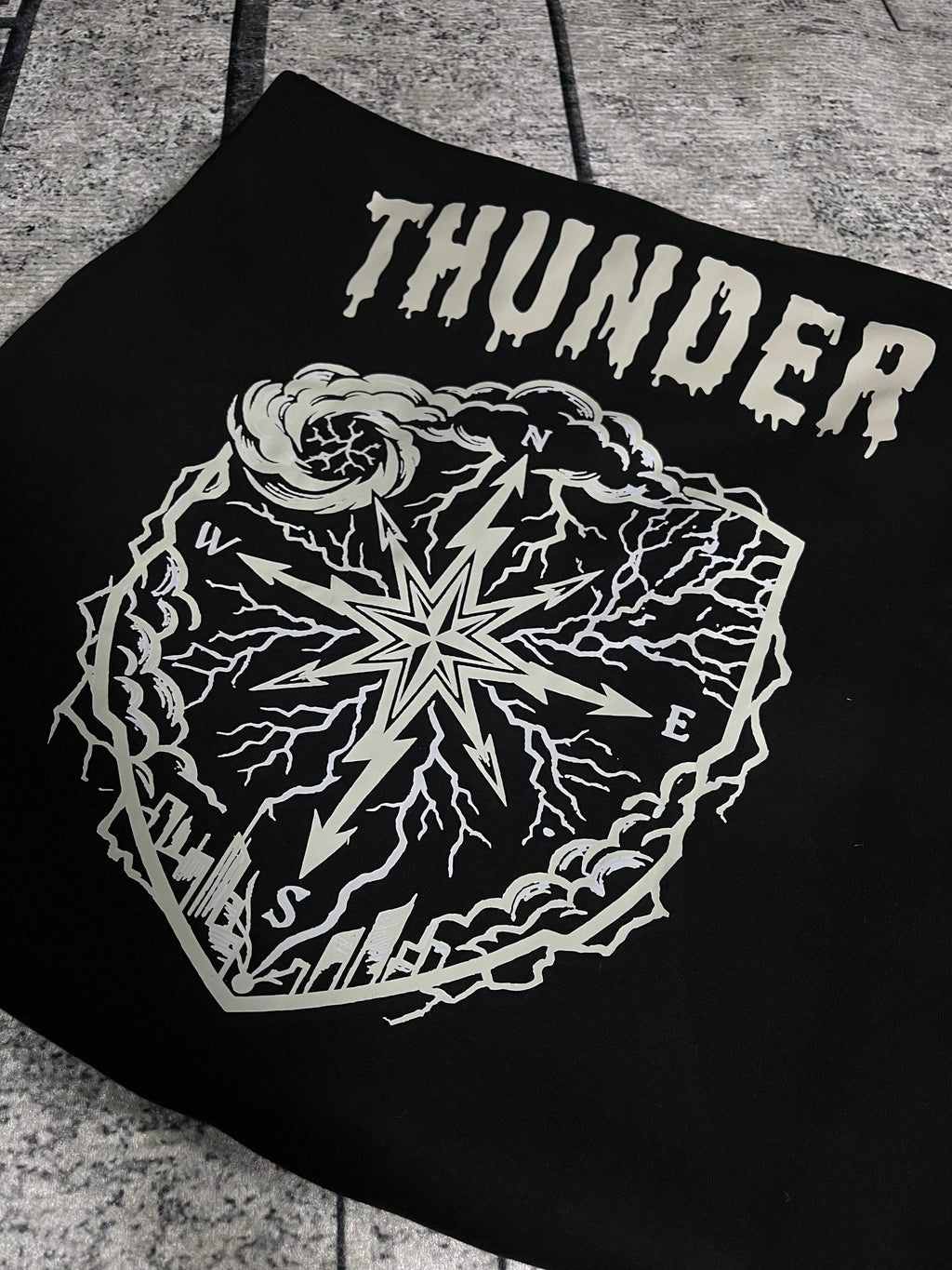 THUNDER —  Pusula Baskılı Siyah Hoodie
