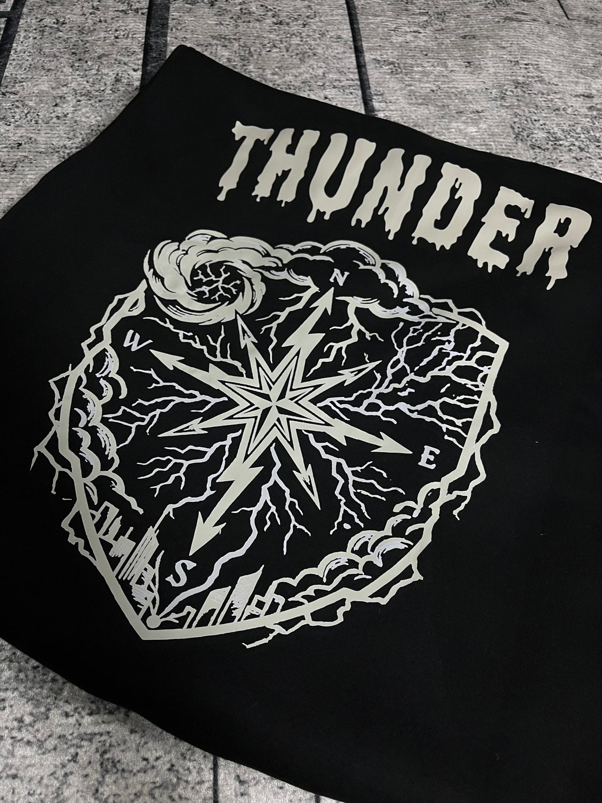 THUNDER —  Pusula Baskılı Siyah Hoodie
