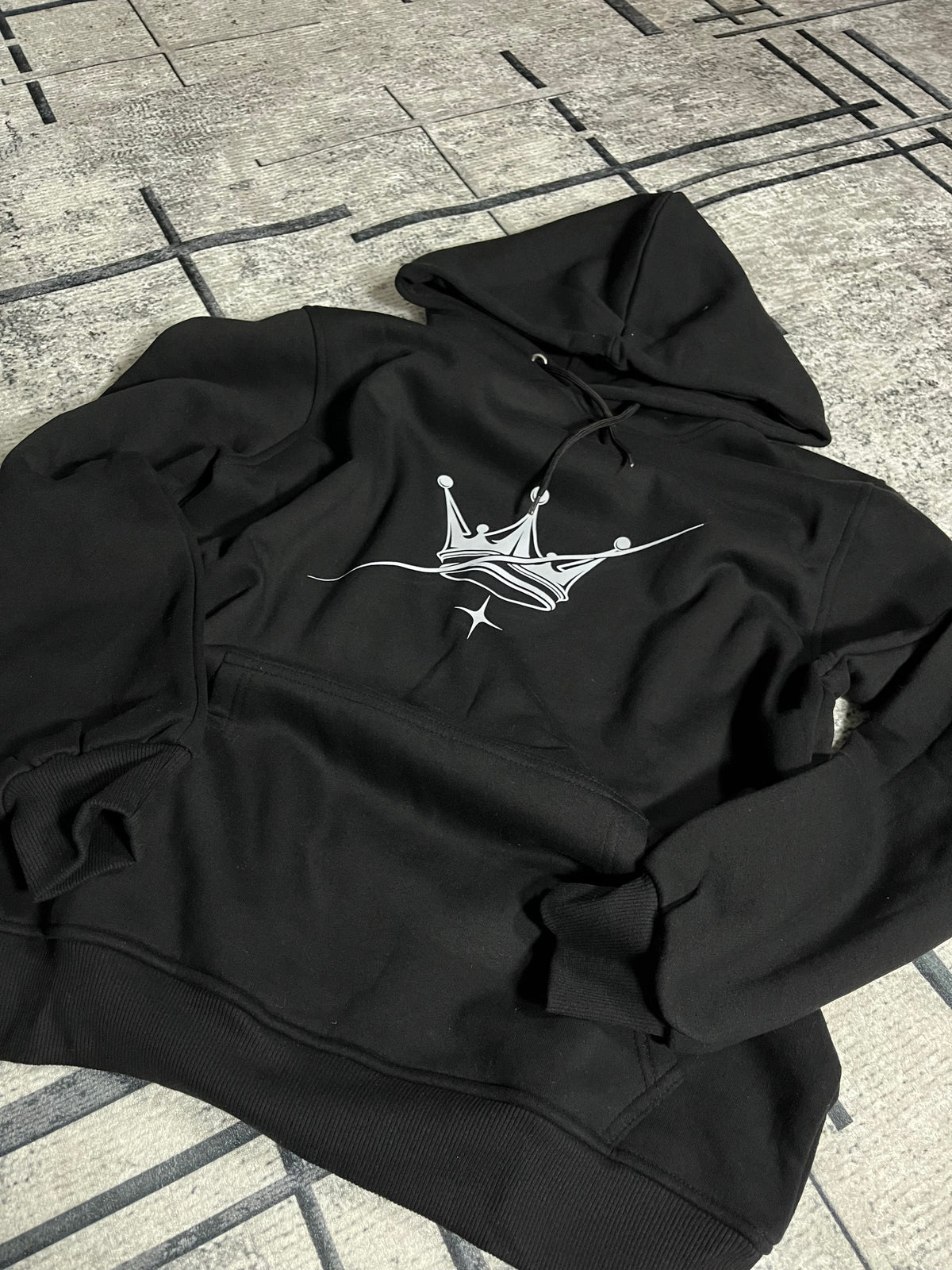 GET AWAY — Taç Baskılı Siyah Hoodie